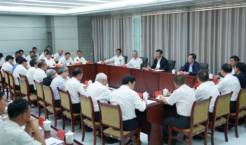 8月19日至22日，中共中央總書記、國家主席、中央軍委主席習近平在甘肅考察。這是19日下午，習近平在敦煌研究院同有關(guān)專家、學者和文化單位代表座談并發(fā)表重要講話。