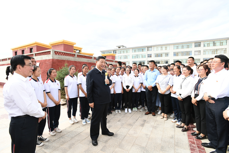 8月19日至22日，中共中央總書記、國家主席、中央軍委主席習近平在甘肅考察。這是20日下午，習近平在張掖市山丹培黎學校同師生親切交流。