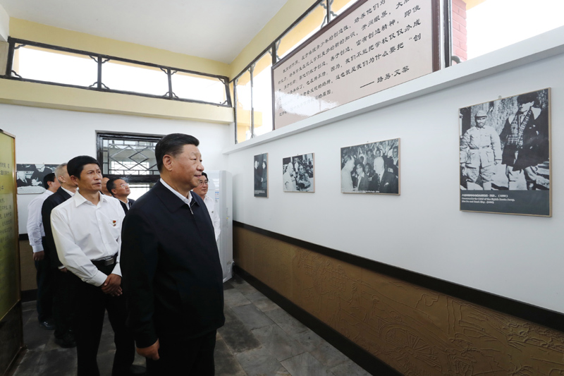 8月19日至22日，中共中央總書記、國家主席、中央軍委主席習近平在甘肅考察。這是20日下午，習近平在張掖市山丹培黎學校參觀學校創(chuàng)辦人路易·艾黎故居。