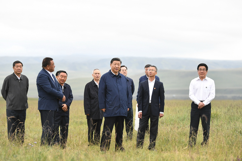 8月19日至22日，中共中央總書記、國家主席、中央軍委主席習近平在甘肅考察。這是20日下午，習近平在中農(nóng)發(fā)山丹馬場有限責任公司一場考察，實地了解祁連山生態(tài)環(huán)境恢復和保護情況。